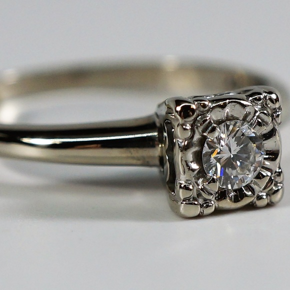 Jewelry - 14KW Solitaire Diamond ring